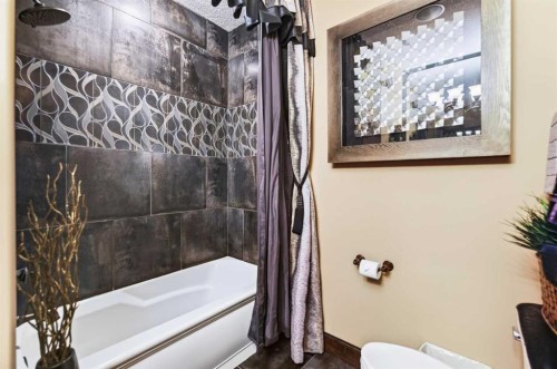 6297 Cronquist Drive, Red Deer, AB - Indoor Photo Showing Bathroom