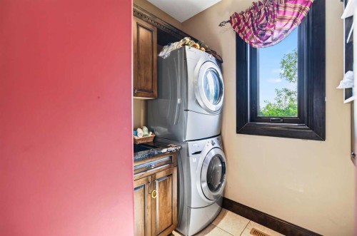 6297 Cronquist Drive, Red Deer, AB - Indoor Photo Showing Laundry Room