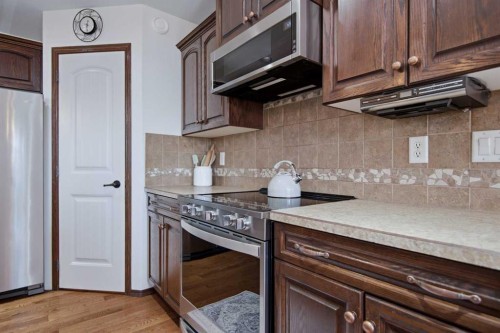 39 Landry Bend, Red Deer, AB - Indoor Photo Showing Kitchen