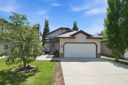 39 Landry Bend Red Deer, AB T4R 3S4