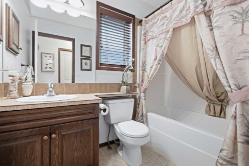 39 Landry Bend, Red Deer, AB - Indoor Photo Showing Bathroom