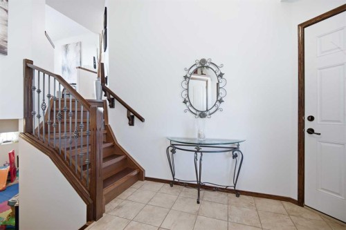 39 Landry Bend, Red Deer, AB - Indoor Photo Showing Other Room