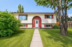 5035 58 Street Close Rocky Mountain House, AB T4T 1G5