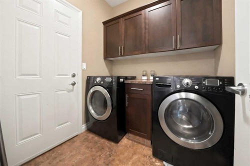 133 Portway Close, Blackfalds, AB - Indoor Photo Showing Laundry Room