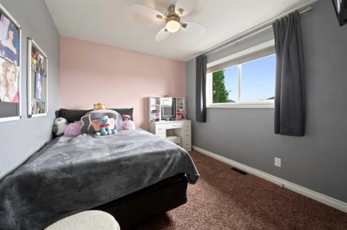 133 Portway Close, Blackfalds, AB - Indoor Photo Showing Bedroom