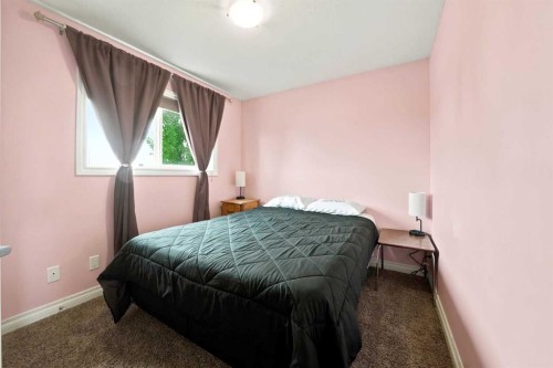 133 Portway Close, Blackfalds, AB - Indoor Photo Showing Bedroom