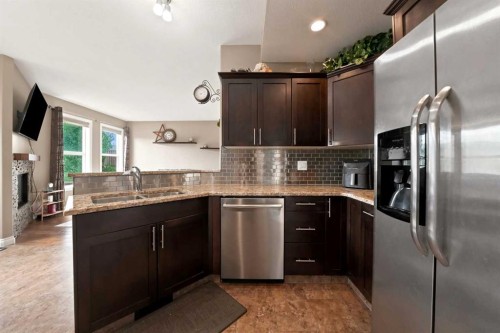 133 Portway Close, Blackfalds, AB - Indoor Photo Showing Kitchen With Stainless Steel Kitchen