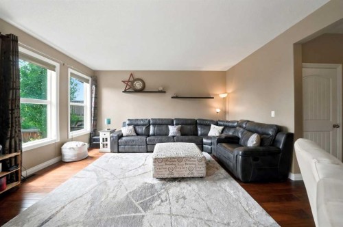 133 Portway Close, Blackfalds, AB - Indoor Photo Showing Living Room