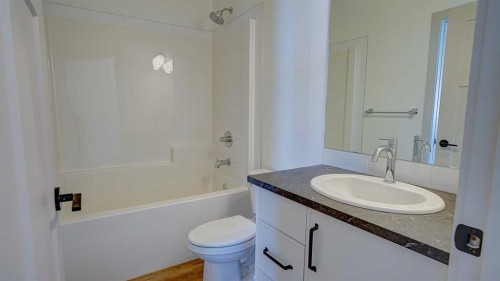 19 Ian Way, Sylvan Lake, AB - Indoor Photo Showing Bathroom