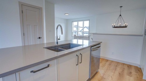 19 Ian Way, Sylvan Lake, AB - Indoor Photo Showing Kitchen With Double Sink