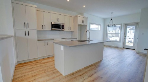 19 Ian Way, Sylvan Lake, AB - Indoor Photo Showing Kitchen With Upgraded Kitchen
