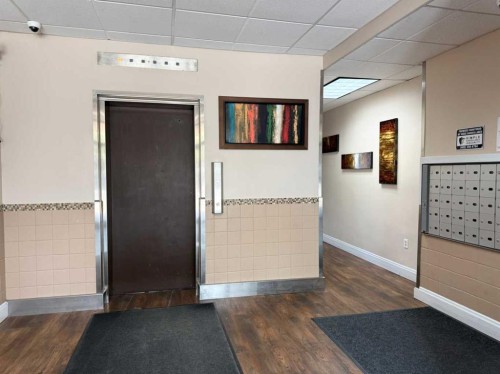 209-4820 47 Avenue, Red Deer, AB - Indoor Photo Showing Other Room