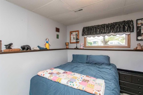 153 Westview Crescent, Blackfalds, AB - Indoor Photo Showing Bedroom