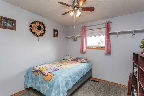 153 Westview Crescent, Blackfalds, AB - Indoor Photo Showing Bedroom
