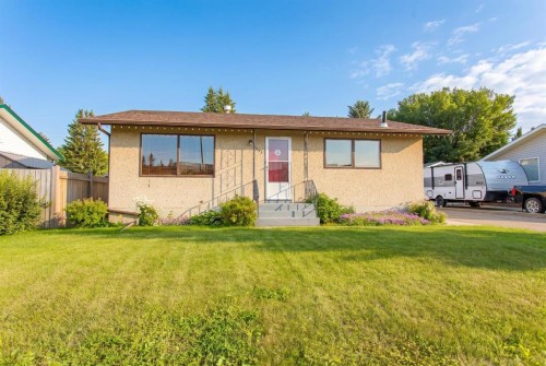 5423 47 Avenue  Lacombe, AB T4L 1M9