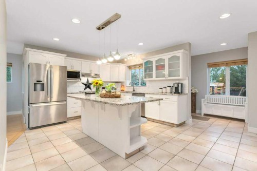 13 Fern Crescent, Sylvan Lake, AB - Indoor Photo Showing Kitchen With Stainless Steel Kitchen