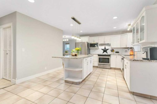 13 Fern Crescent, Sylvan Lake, AB - Indoor Photo Showing Kitchen
