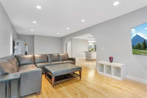 13 Fern Crescent, Sylvan Lake, AB - Indoor Photo Showing Living Room