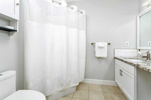 13 Fern Crescent, Sylvan Lake, AB - Indoor Photo Showing Bathroom
