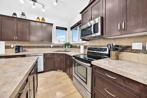 4 Welsh Close, Red Deer, AB - Indoor Photo Showing Kitchen