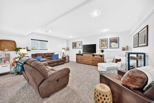 4 Welsh Close, Red Deer, AB - Indoor Photo Showing Living Room