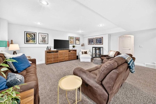 4 Welsh Close, Red Deer, AB - Indoor Photo Showing Living Room