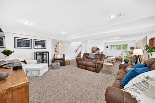 4 Welsh Close, Red Deer, AB - Indoor Photo Showing Living Room