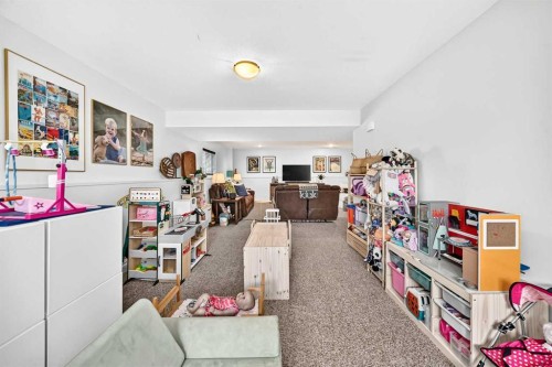 4 Welsh Close, Red Deer, AB - Indoor Photo Showing Other Room