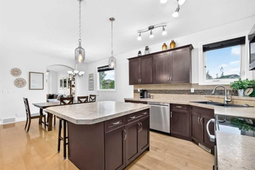 4 Welsh Close, Red Deer, AB - Indoor Photo Showing Kitchen