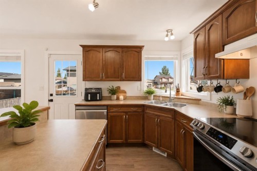 5618 Panorama Drive, Blackfalds, AB - Indoor Photo Showing Kitchen With Double Sink
