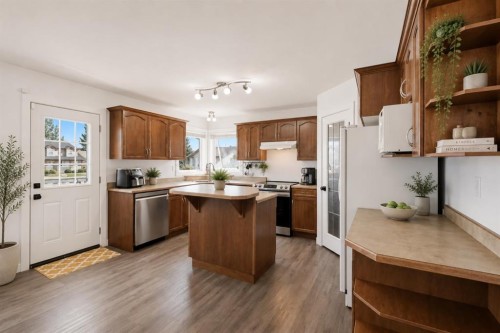 5618 Panorama Drive, Blackfalds, AB - Indoor Photo Showing Kitchen