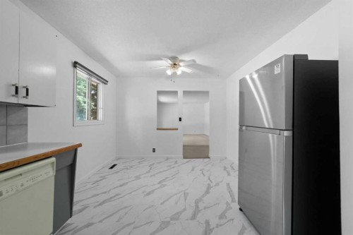 4814 49 Avenue, Forestburg, AB - Indoor Photo Showing Other Room