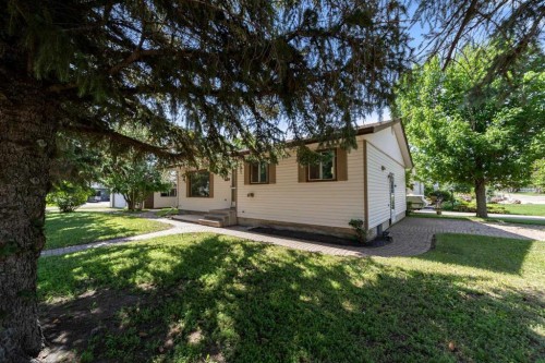 4814 49 Avenue  Forestburg, AB T0B 1N0