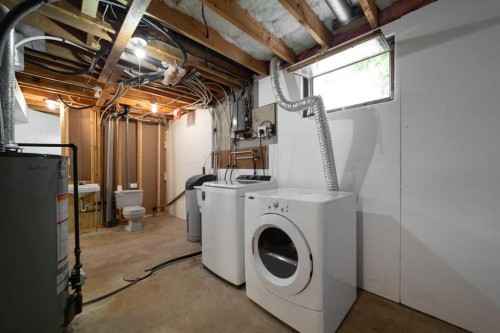 4814 49 Avenue, Forestburg, AB - Indoor Photo Showing Laundry Room