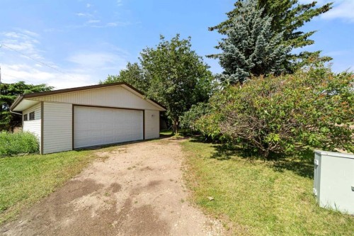 4814 49 Avenue, Forestburg, AB - Outdoor