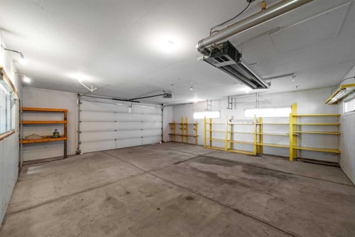 4814 49 Avenue, Forestburg, AB - Indoor Photo Showing Garage