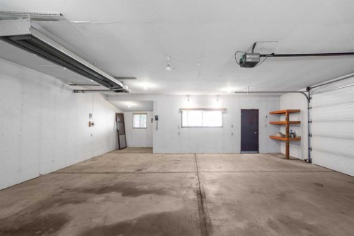 4814 49 Avenue, Forestburg, AB - Indoor Photo Showing Garage