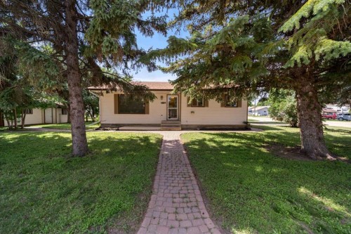4814 49 Avenue, Forestburg, AB - Outdoor