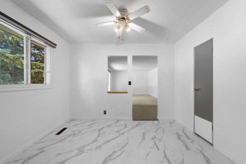 4814 49 Avenue, Forestburg, AB - Indoor Photo Showing Other Room