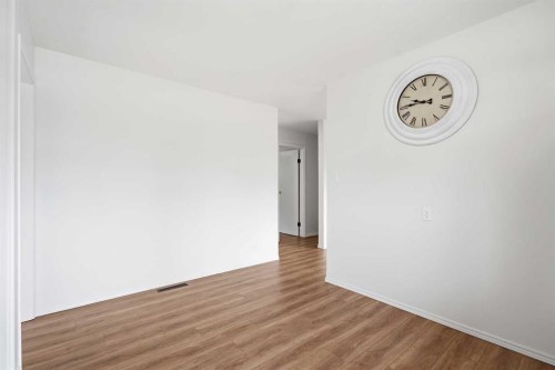 23 Fairway Avenue, Red Deer, AB - Indoor Photo Showing Other Room
