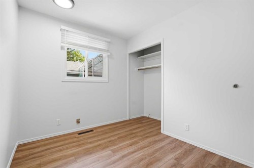 23 Fairway Avenue, Red Deer, AB - Indoor Photo Showing Other Room