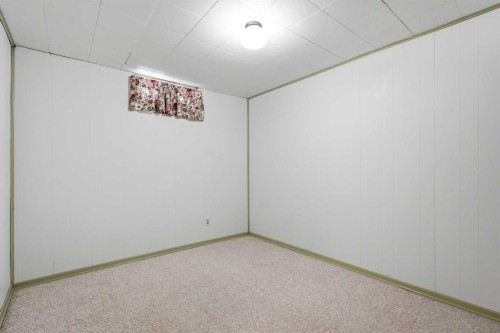 23 Fairway Avenue, Red Deer, AB - Indoor Photo Showing Other Room