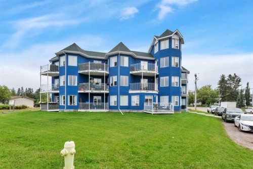 312-5135 Lakeshore Drive  Sylvan Lake, AB T4S 1E2