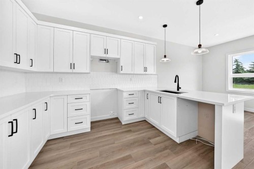 121 Aztec Crescent, Blackfalds, AB - Indoor Photo Showing Kitchen