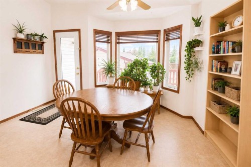96 Duckering Close, Red Deer, AB - Indoor Photo Showing Dining Room