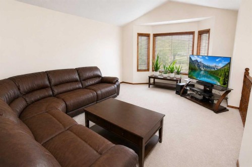 96 Duckering Close, Red Deer, AB - Indoor Photo Showing Living Room