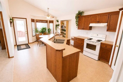 96 Duckering Close, Red Deer, AB - Indoor Photo Showing Kitchen With Double Sink