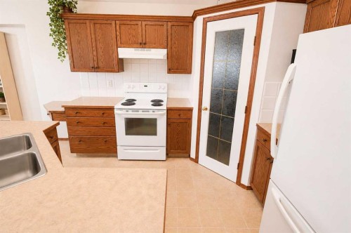 96 Duckering Close, Red Deer, AB - Indoor Photo Showing Kitchen With Double Sink