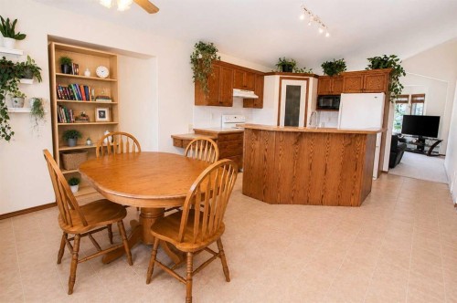 96 Duckering Close, Red Deer, AB - Indoor Photo Showing Other Room