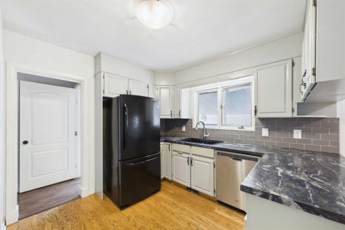 4715 43A Avenue, Red Deer, AB - Indoor Photo Showing Kitchen